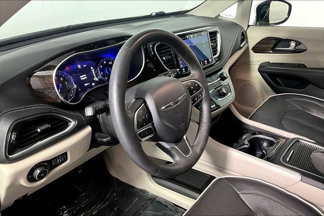 Used 2023 Chrysler Pacifica Limited FWD image 13