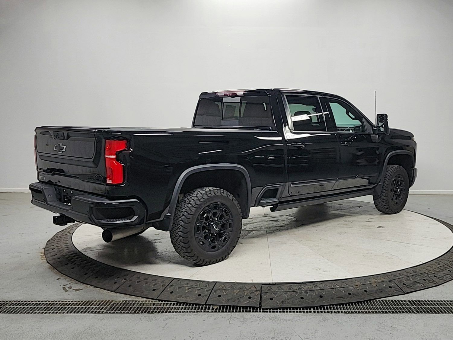 Used 2024 Chevrolet Silverado 2500 High Country w/ High Country Premium Package image 7