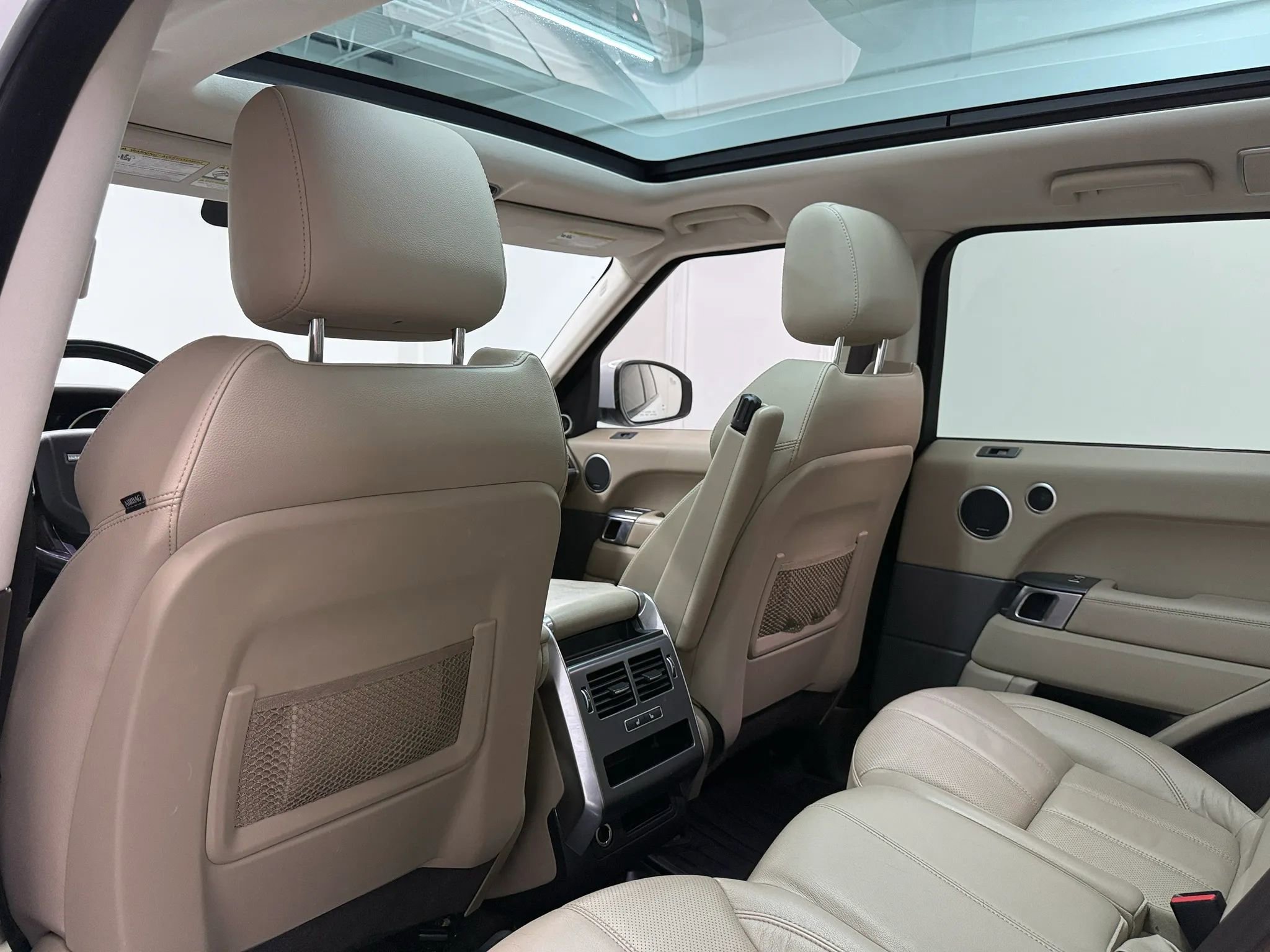 Used 2016 Land Rover Range Rover Sport SE image 13