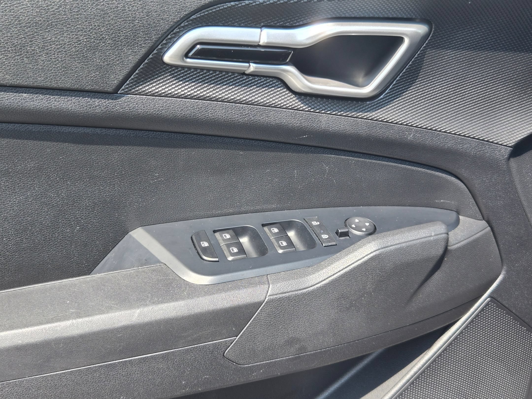 Used 2025 Kia Sportage LX FWD image 21