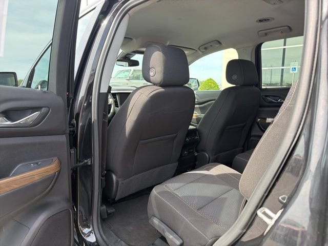 Used 2023 GMC Acadia SLE w/ Driver Convenience Package FWD image 11