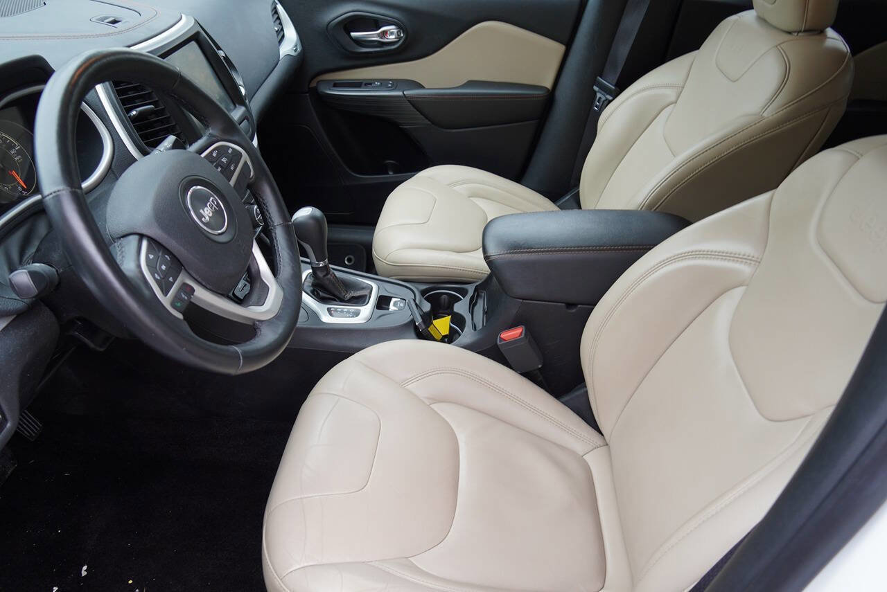 Used 2017 Jeep Cherokee Limited image 12