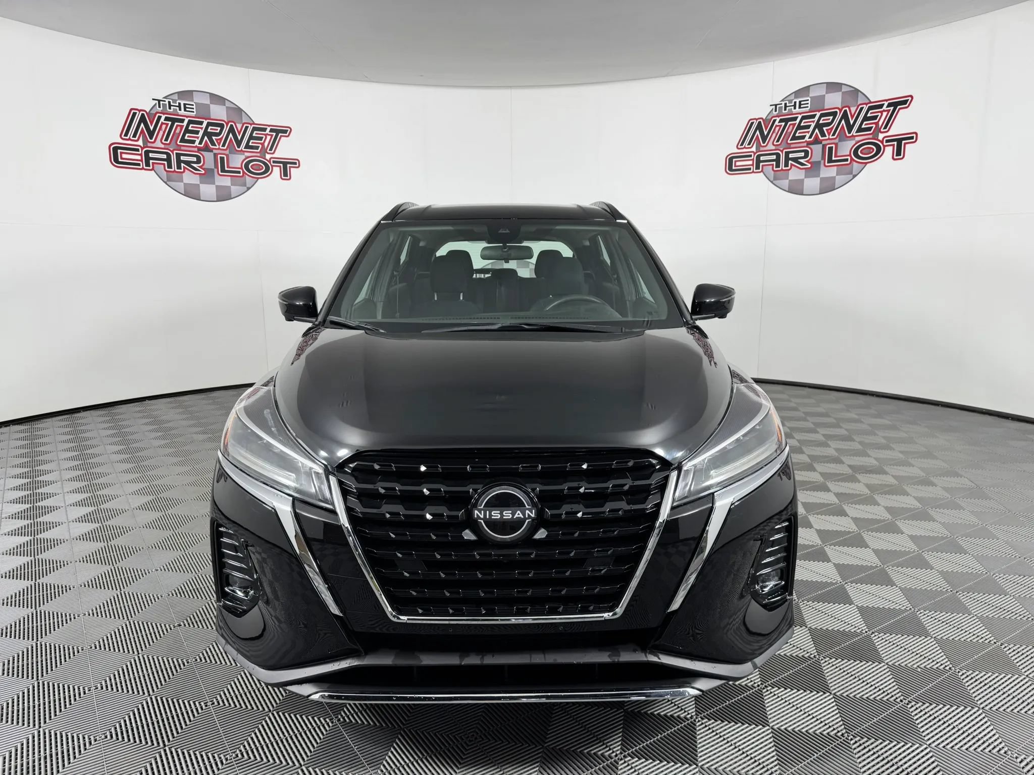 Used 2024 Nissan Kicks SR FWD image 2