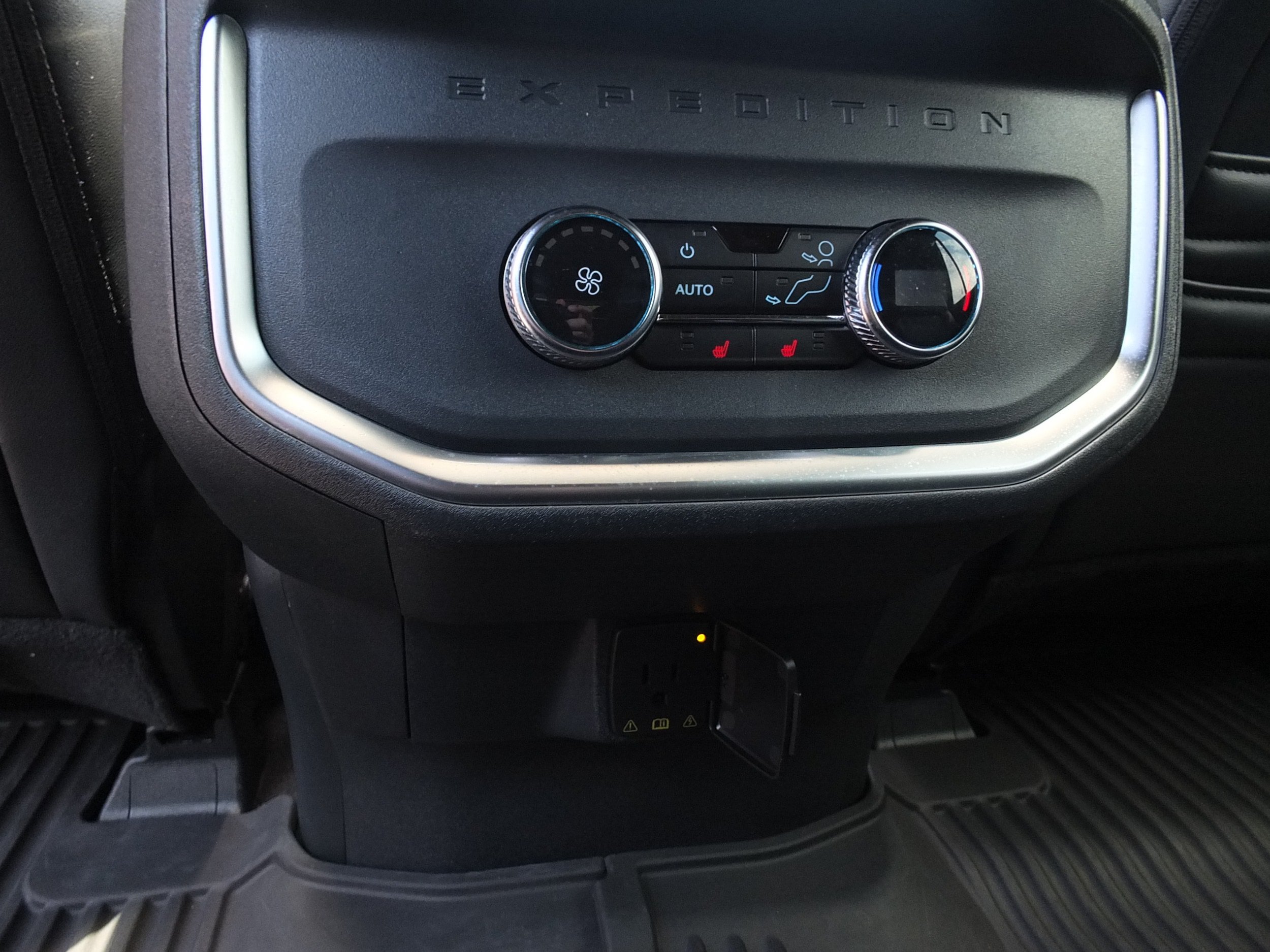 Used 2025 Ford Expedition Tremor AWD/4WD image 21