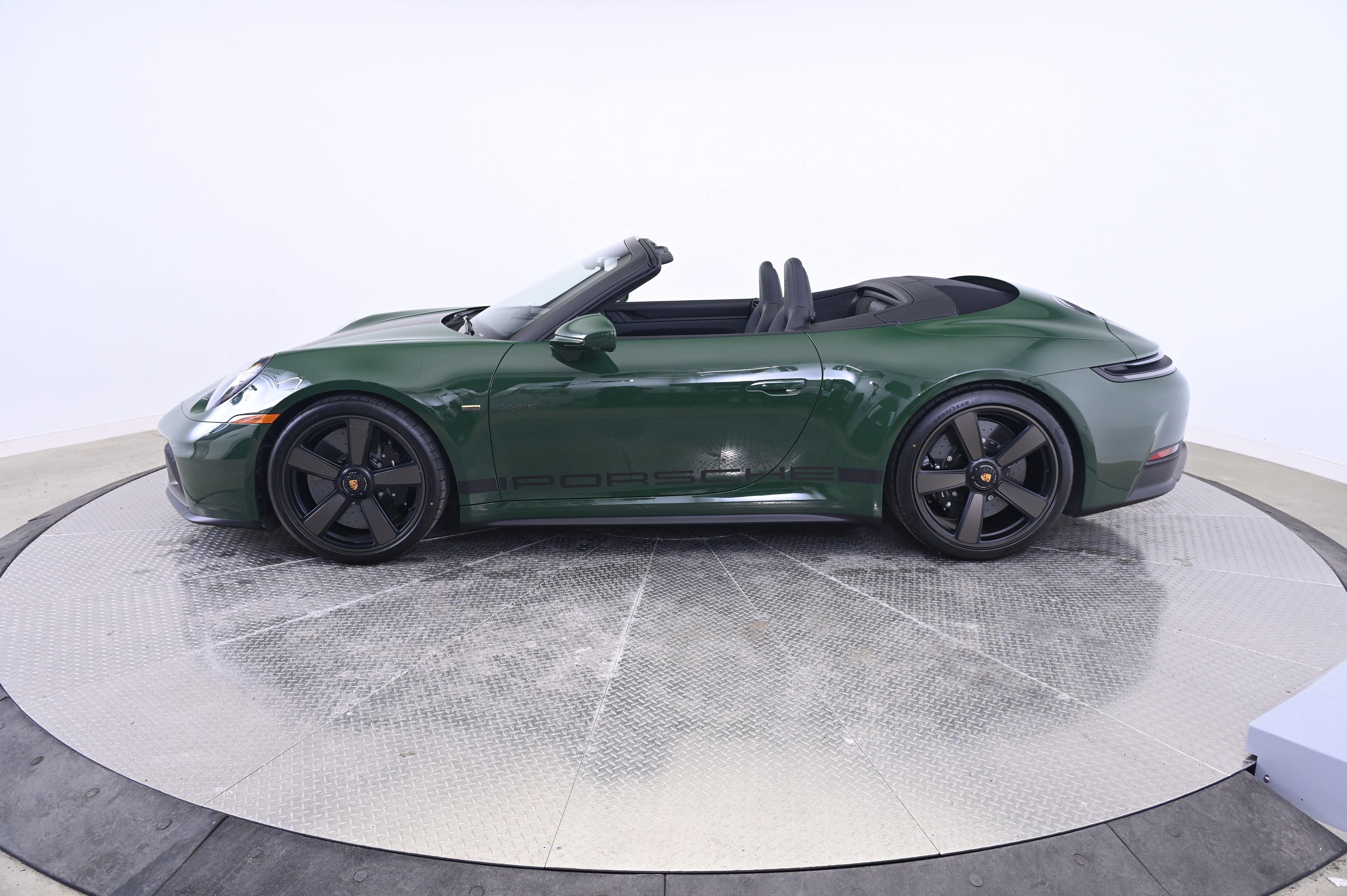 Certified 2026 Porsche 911 GTS image 2