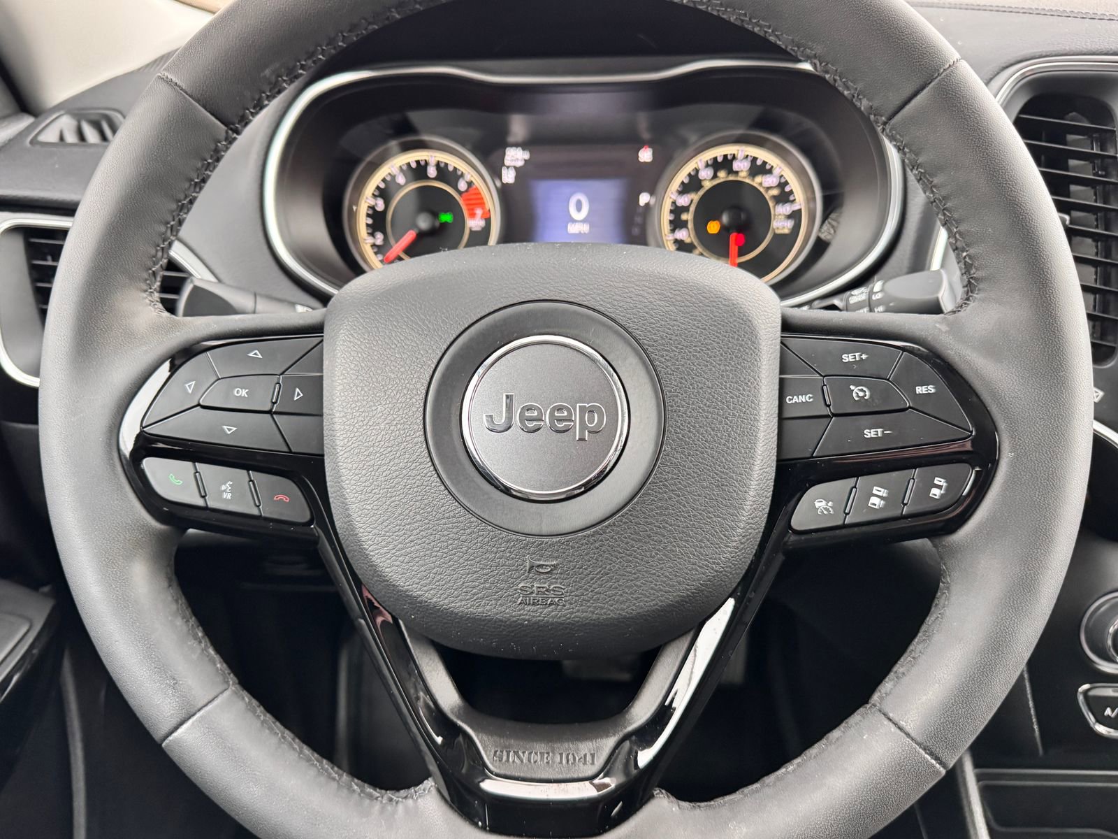 Used 2023 Jeep Cherokee Altitude Lux image 14