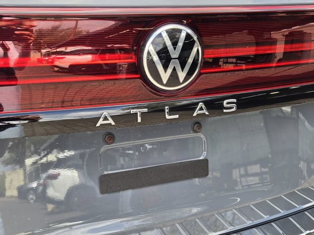 Certified 2025 Volkswagen Atlas Peak Edition SE image 9