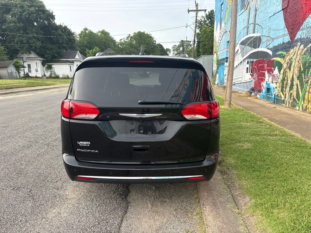 Used 2019 Chrysler Pacifica Touring-L FWD image 6