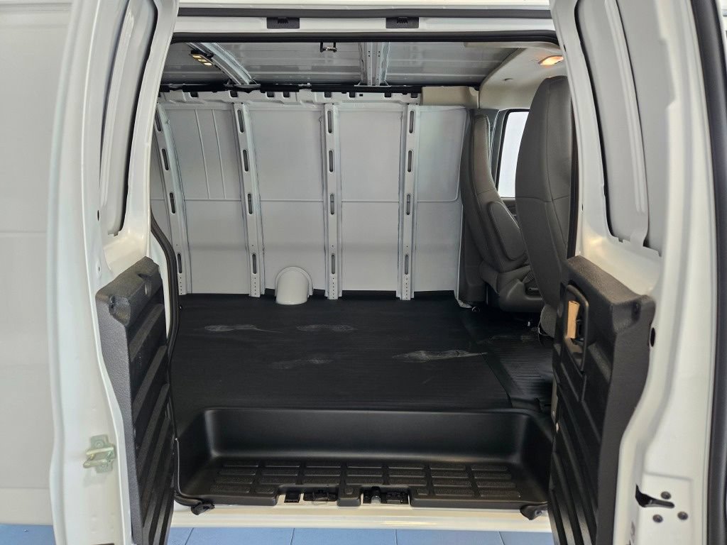 New 2026 Chevrolet Express 2500 Extended w/ Driver Convenience Package RWD image 7