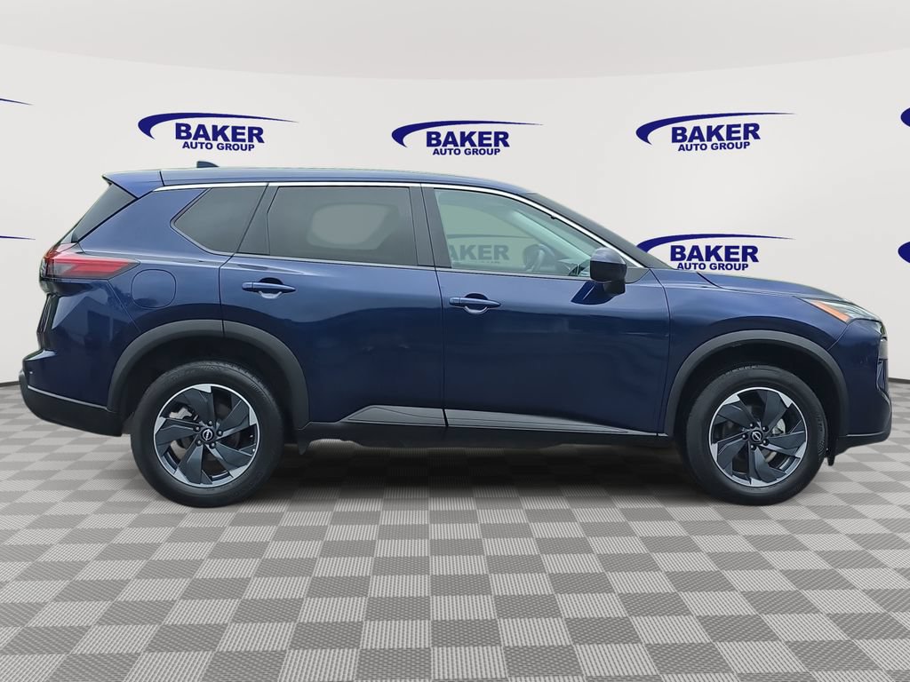 Used 2024 Nissan Rogue SV AWD/4WD image 4