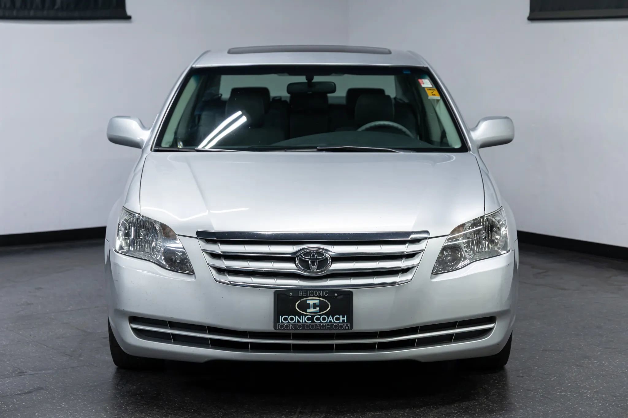 Used 2005 Toyota Avalon XL FWD image 2