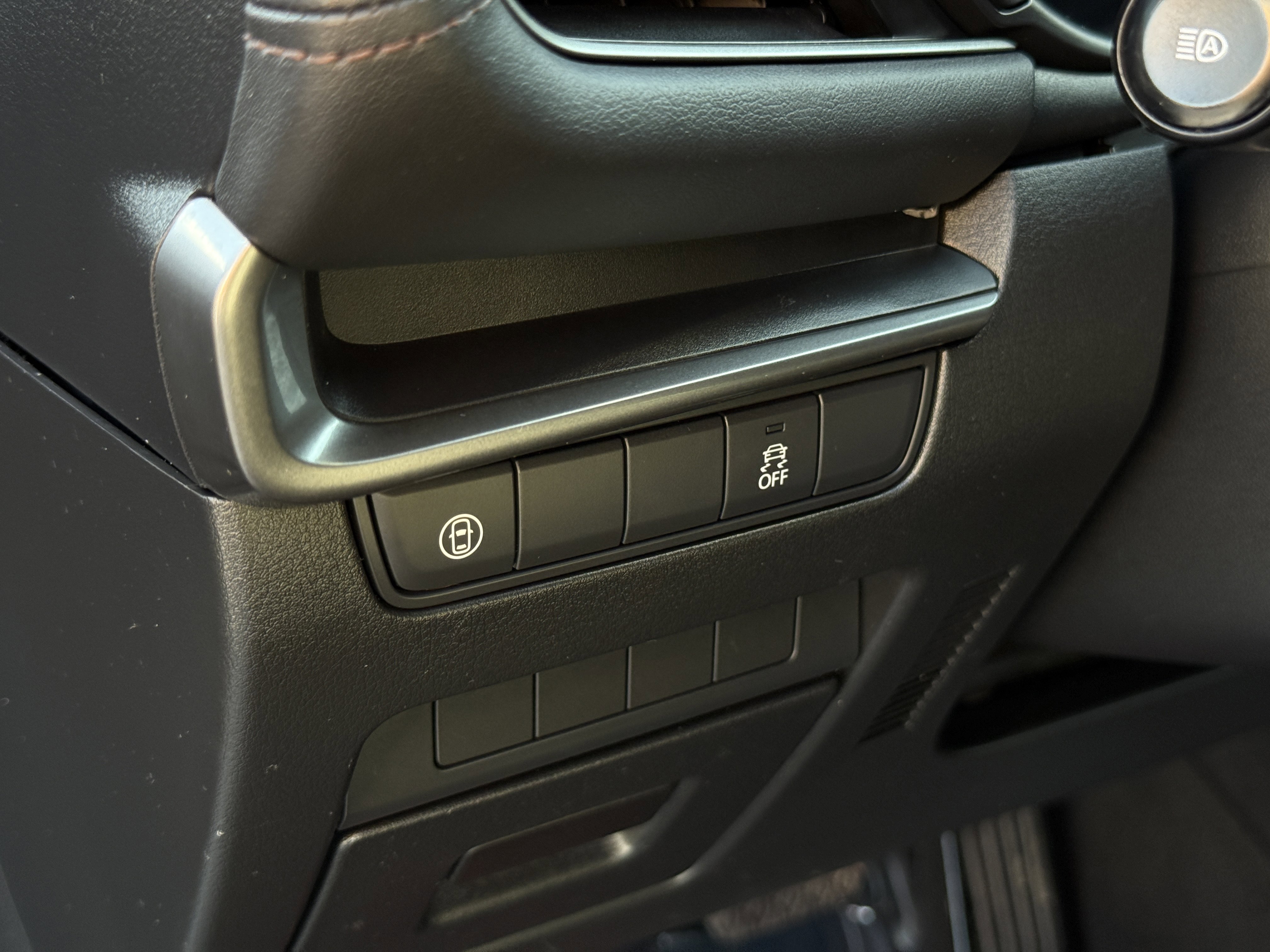 Used 2020 MAZDA MAZDA3 Hatchback image 26