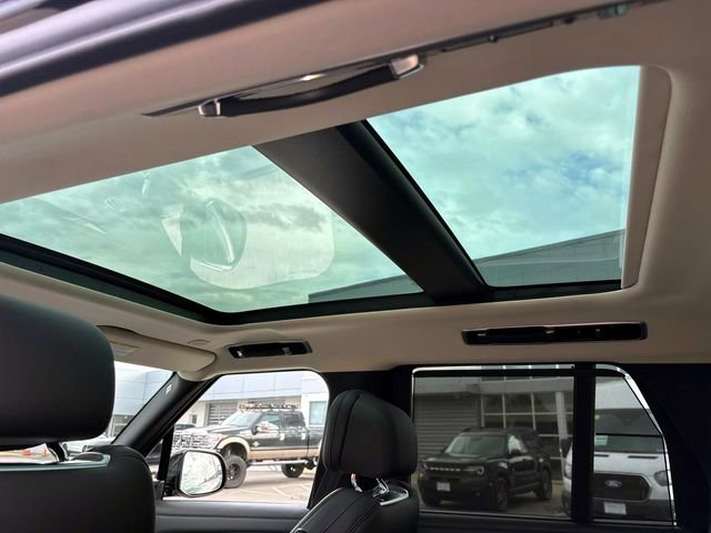 Used 2024 Land Rover Range Rover SE AWD/4WD image 9