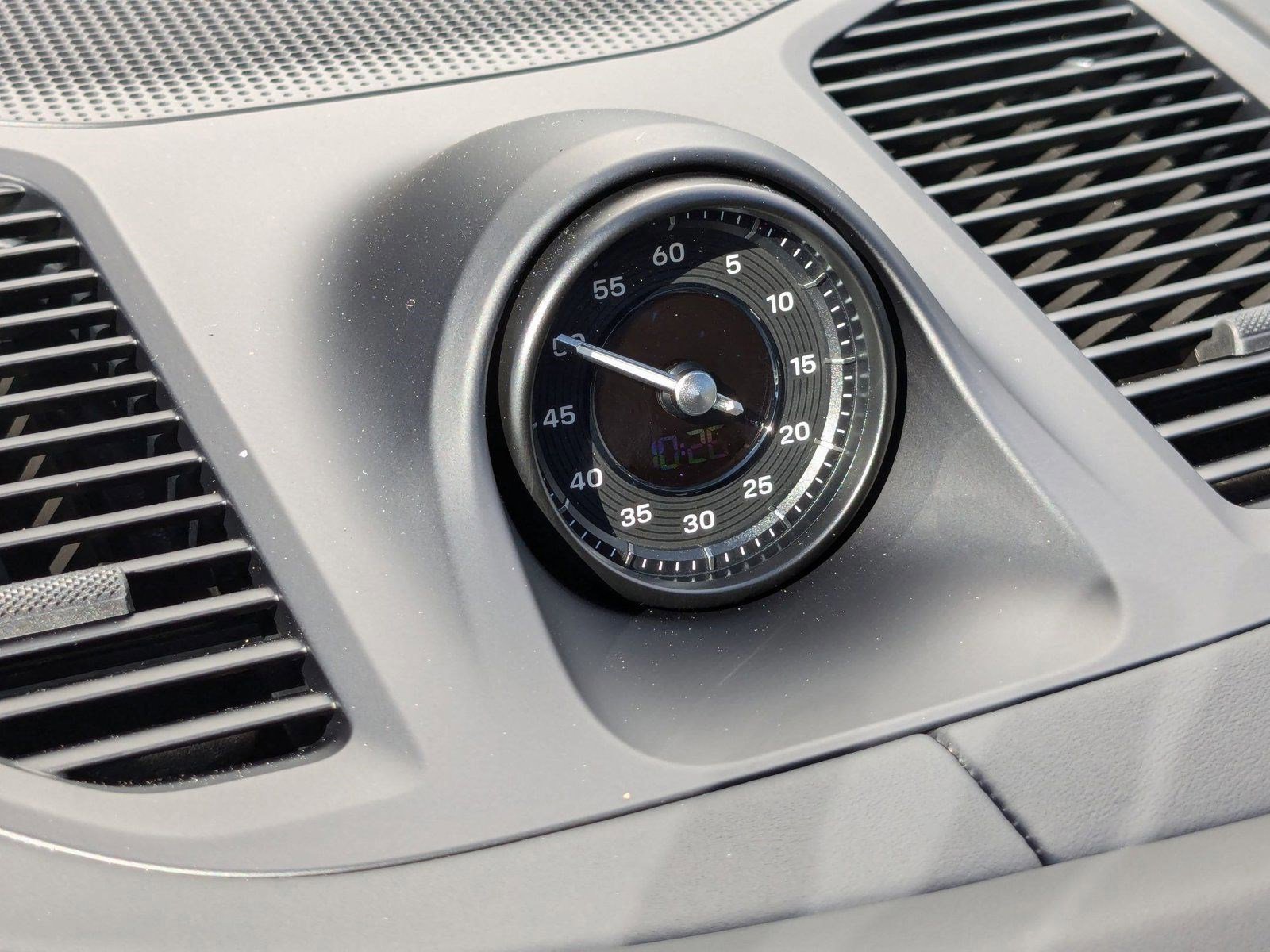 Certified 2025 Porsche Cayenne Coupe image 22