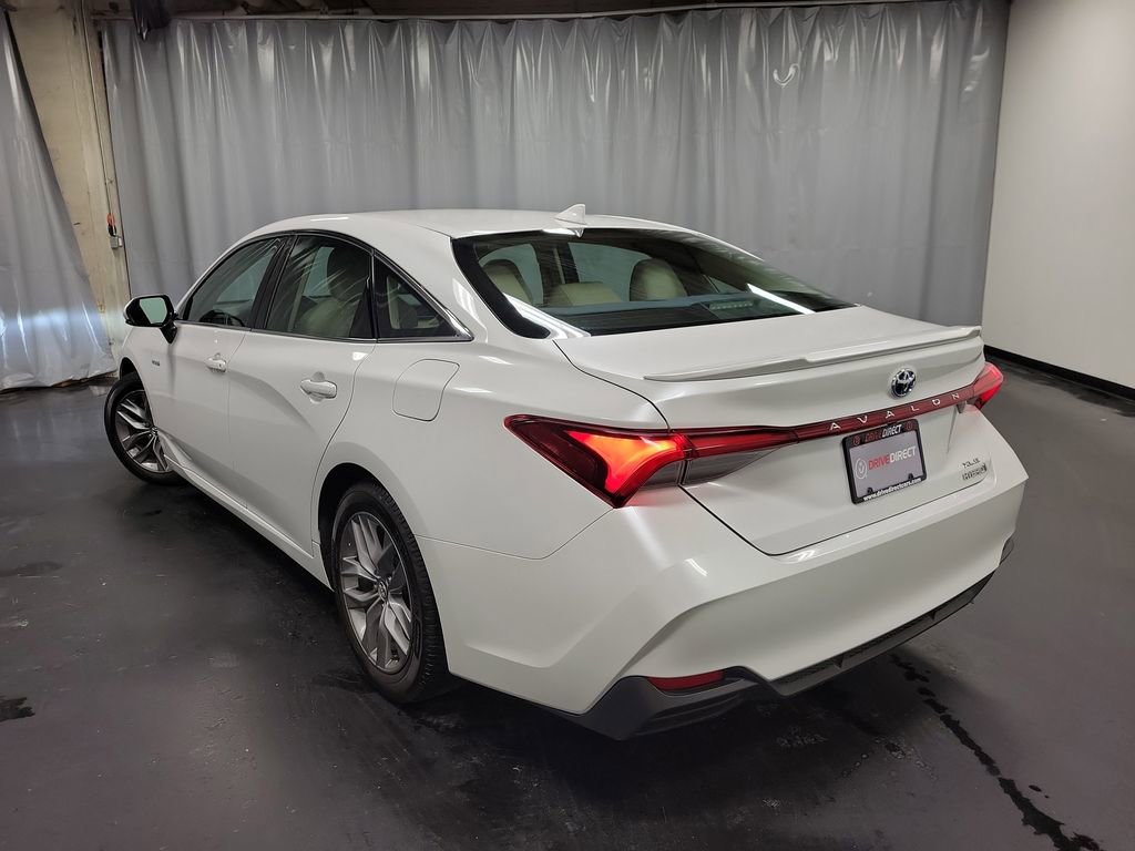 Used 2020 Toyota Avalon XLE w/ Moonroof Package image 6