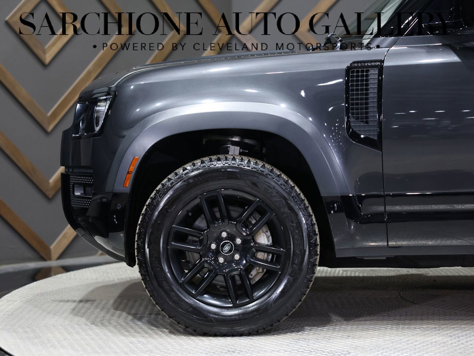 Used 2022 Land Rover Defender 90 X-Dynamic S image 8