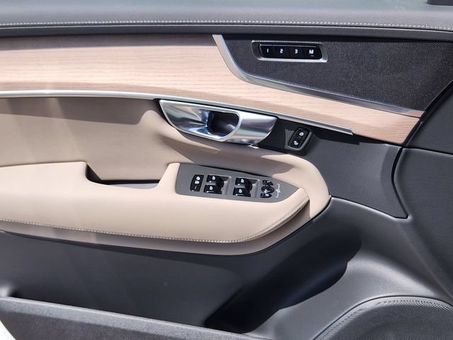 New 2026 Volvo XC90 T8 Plus AWD/4WD image 9