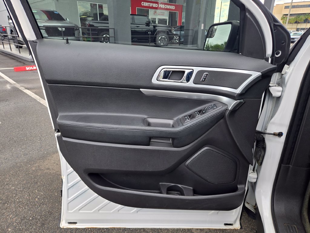 Used 2013 Ford Explorer XLT AWD/4WD image 25