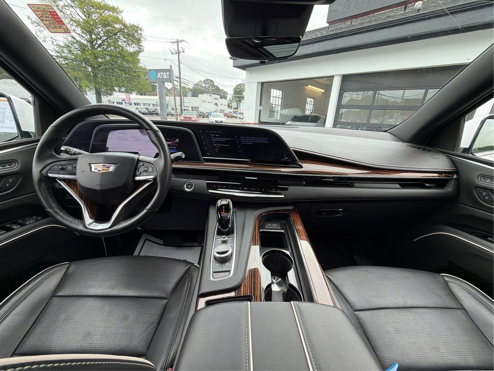Certified 2021 Cadillac Escalade Premium Luxury AWD/4WD image 27