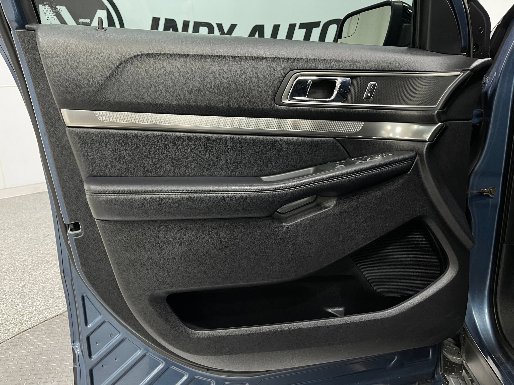 Used 2018 Ford Explorer XLT w/ Equipment Group 201A AWD/4WD image 14
