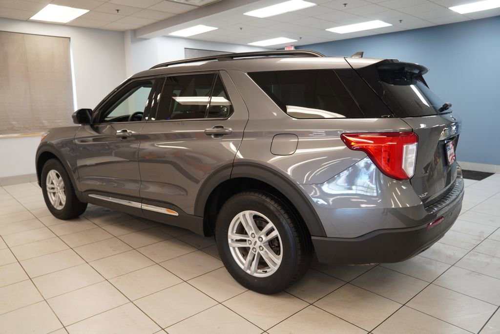 Used 2023 Ford Explorer XLT AWD/4WD image 7