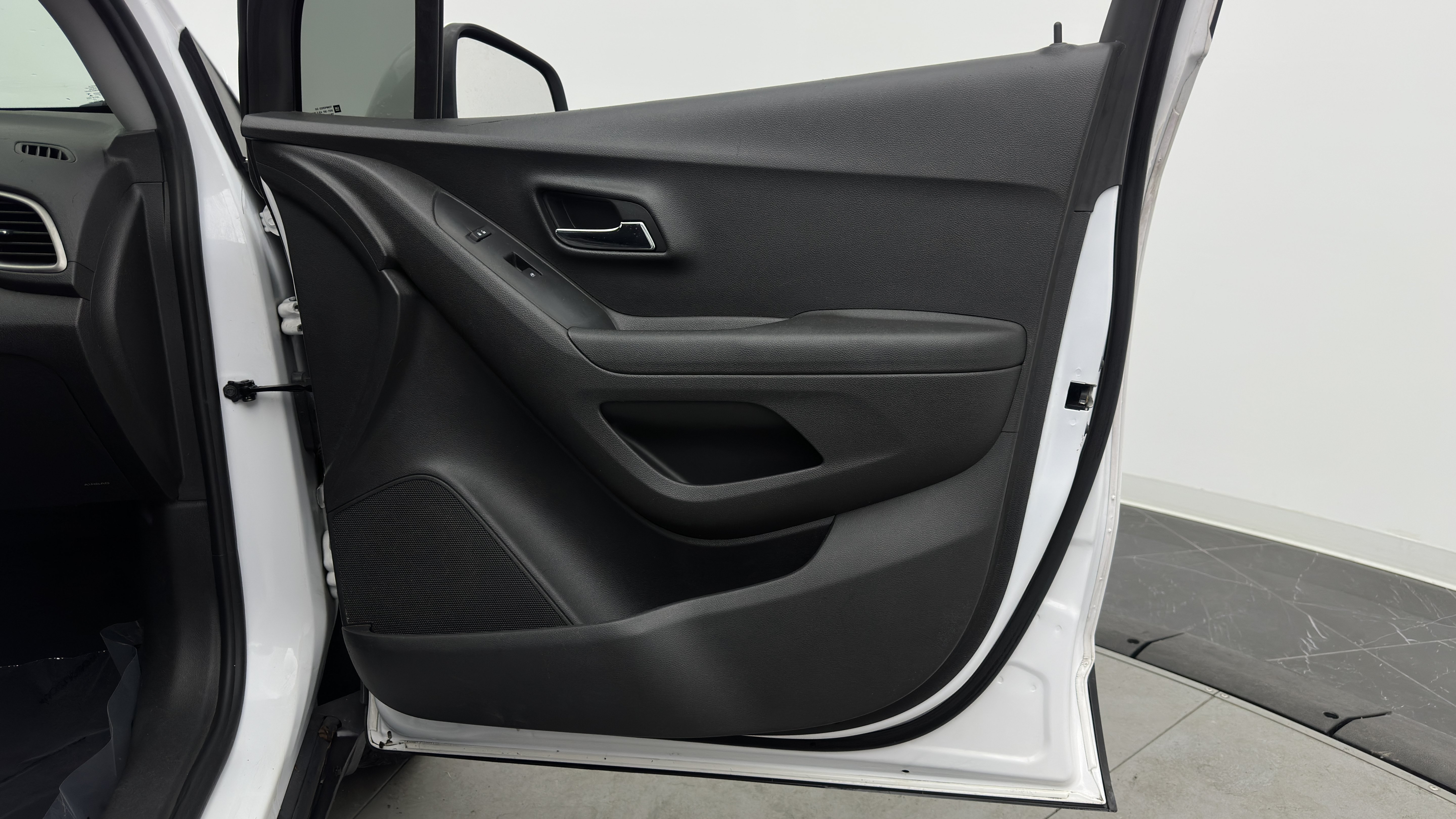 Used 2020 Chevrolet Trax LT FWD image 34
