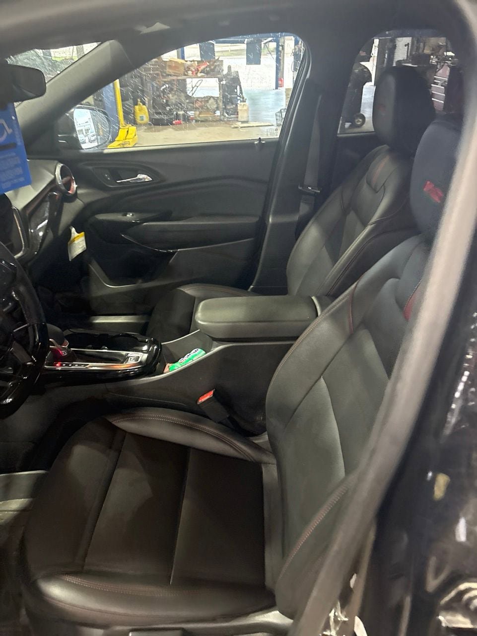 Used 2024 Chevrolet Trax RS w/ Sunroof Package FWD image 6