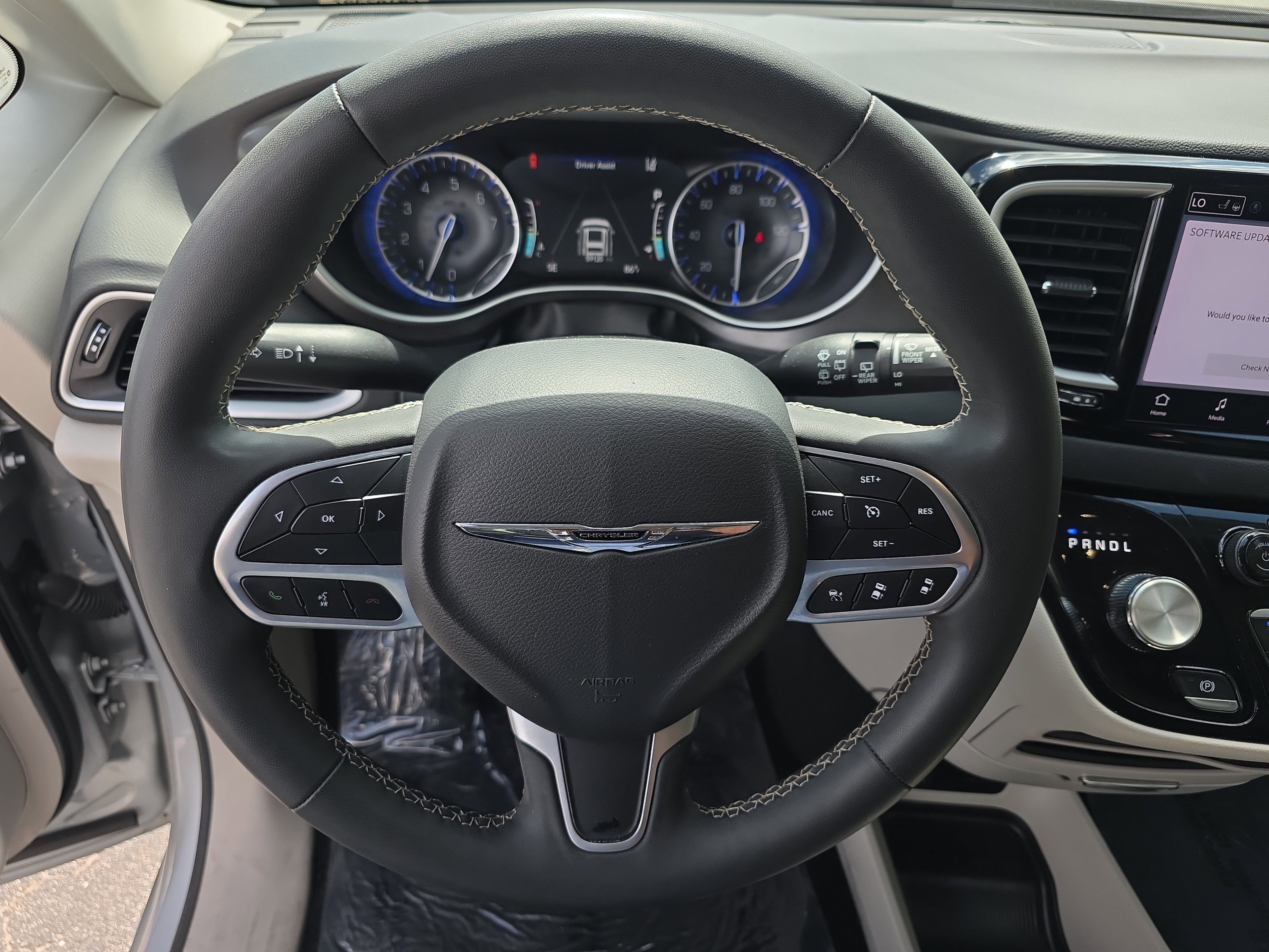 Used 2024 Chrysler Pacifica Touring-L FWD image 28