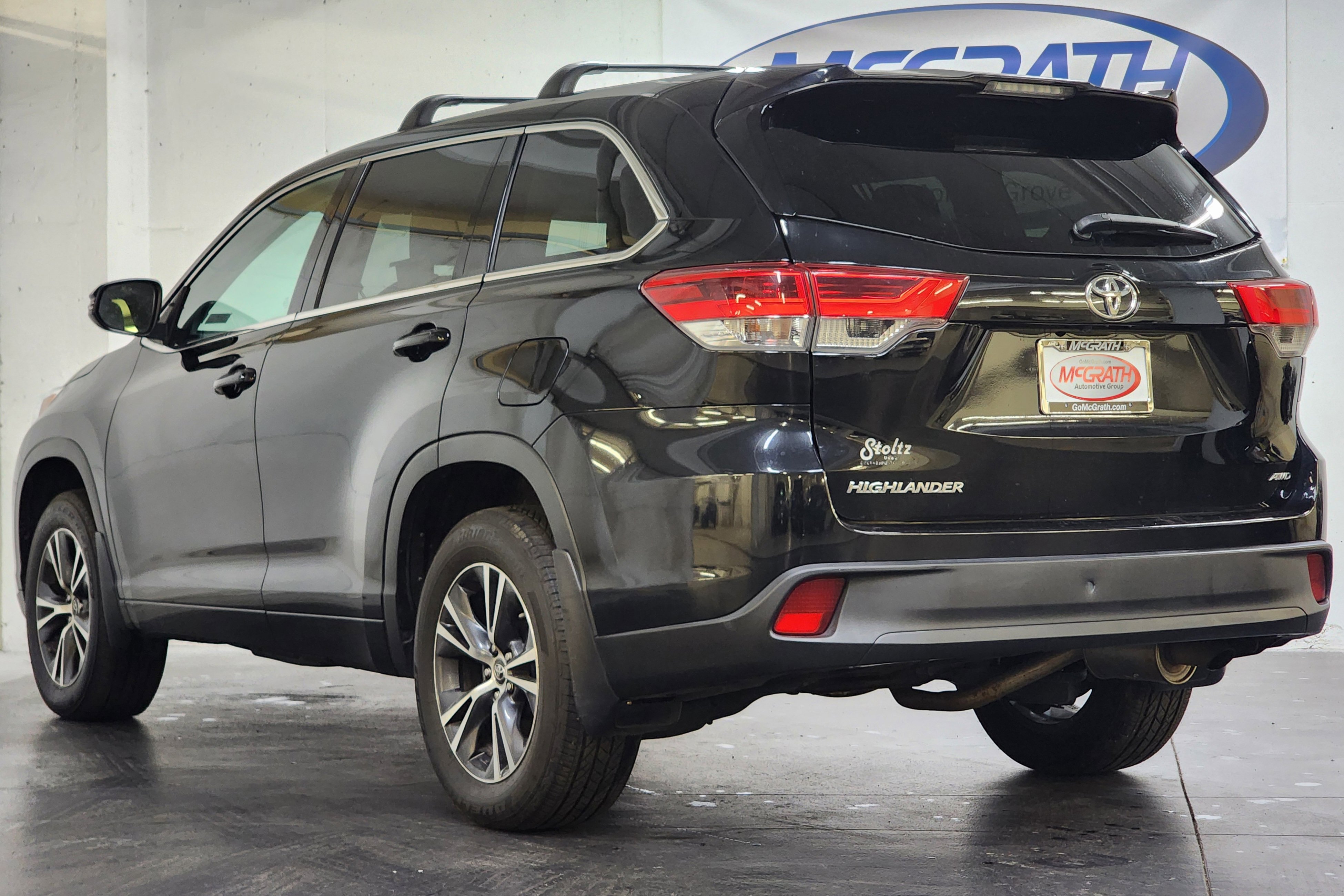 Used 2017 Toyota Highlander LE image 8