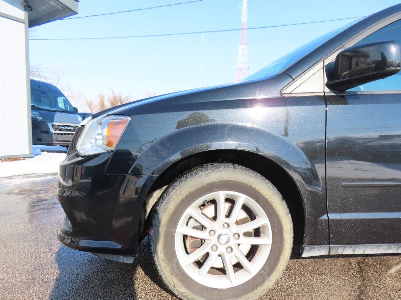 Used 2016 Dodge Grand Caravan SXT image 30