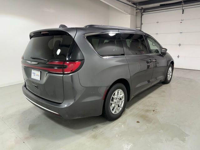 Used 2022 Chrysler Pacifica Touring-L image 7