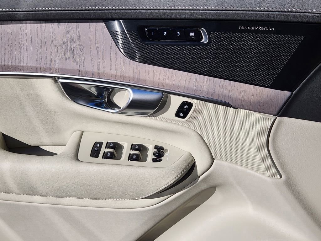 New 2026 Volvo XC90 T8 Ultra w/ Protection Package Premier image 12