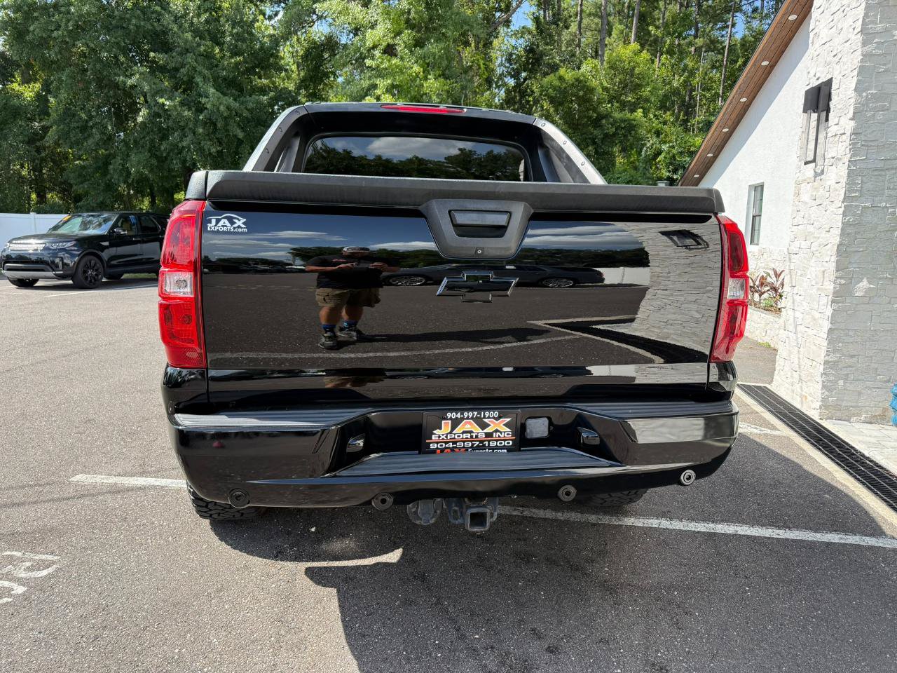 Used 2011 Chevrolet Avalanche LTZ AWD/4WD image 4