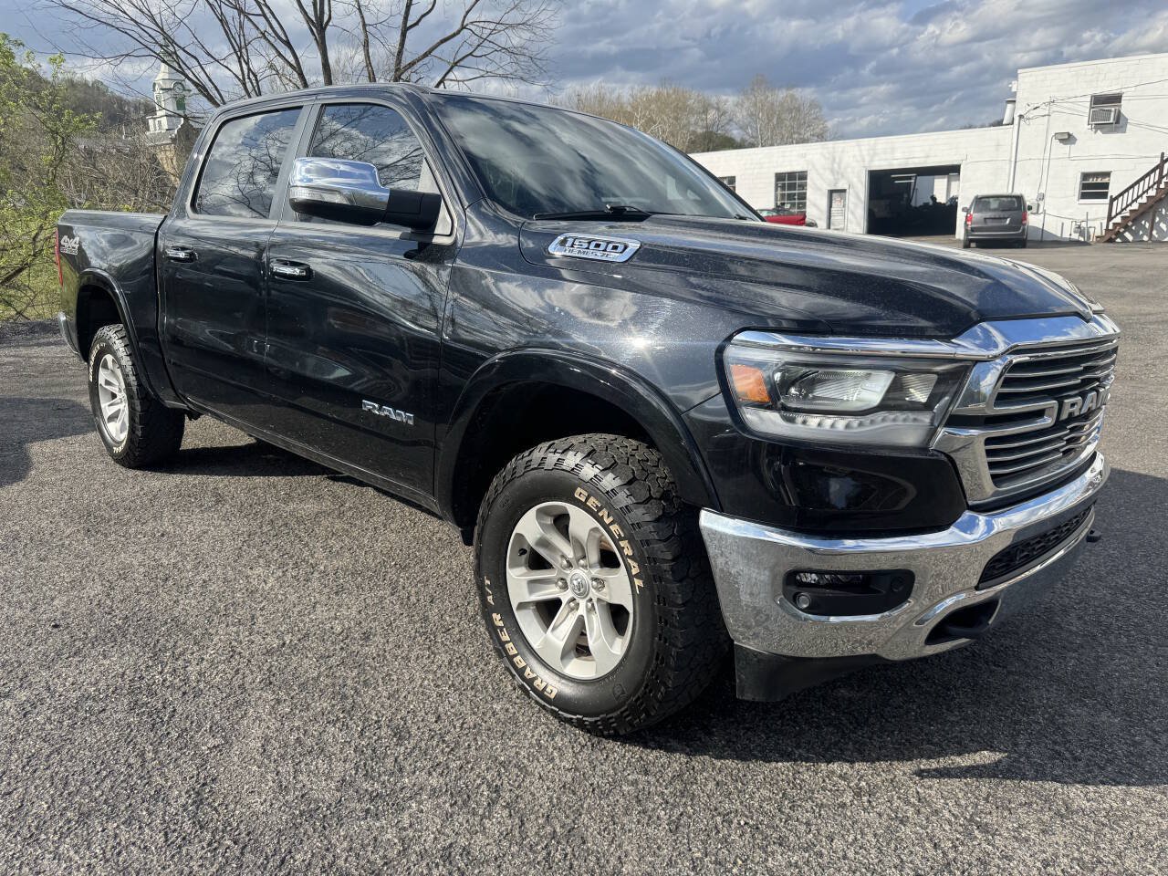 Used 2022 RAM 1500 Laramie AWD/4WD image 3