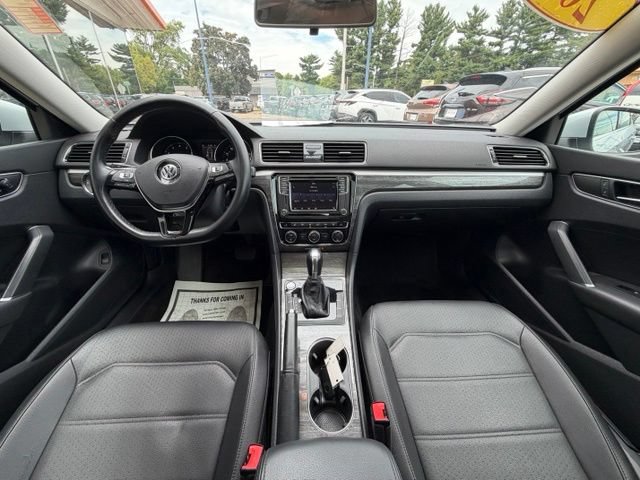 Used 2018 Volkswagen Passat 2.0T SE w/ SE Lighting Package FWD image 13