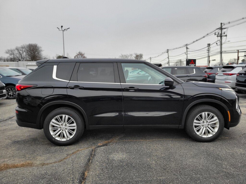 Used 2022 Mitsubishi Outlander ES image 6