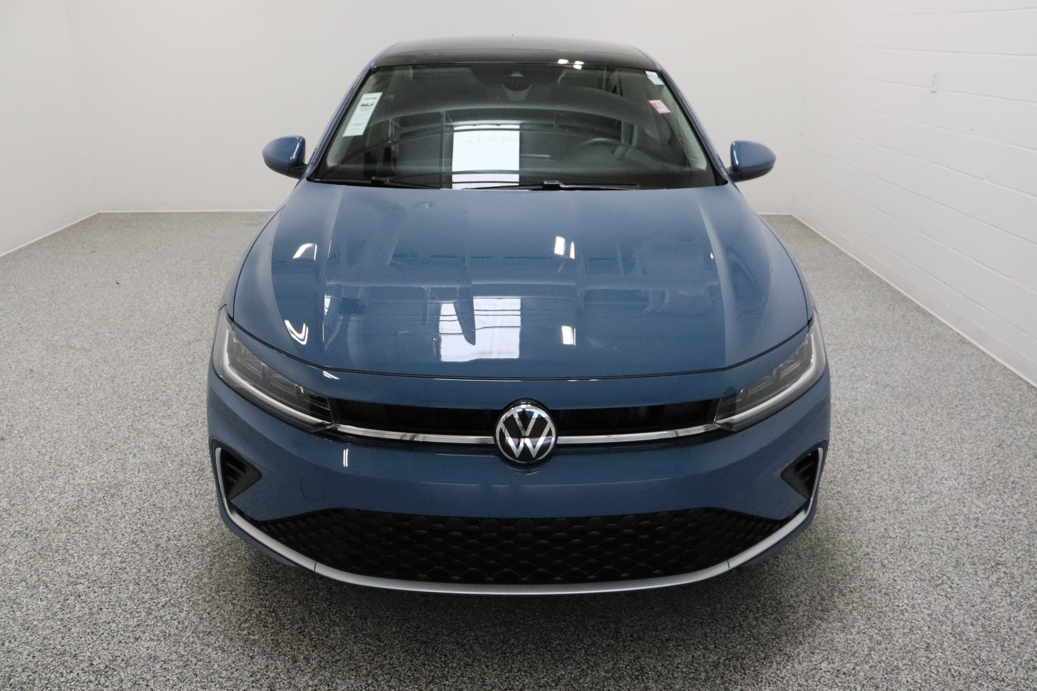 Used 2025 Volkswagen Jetta SE image 3