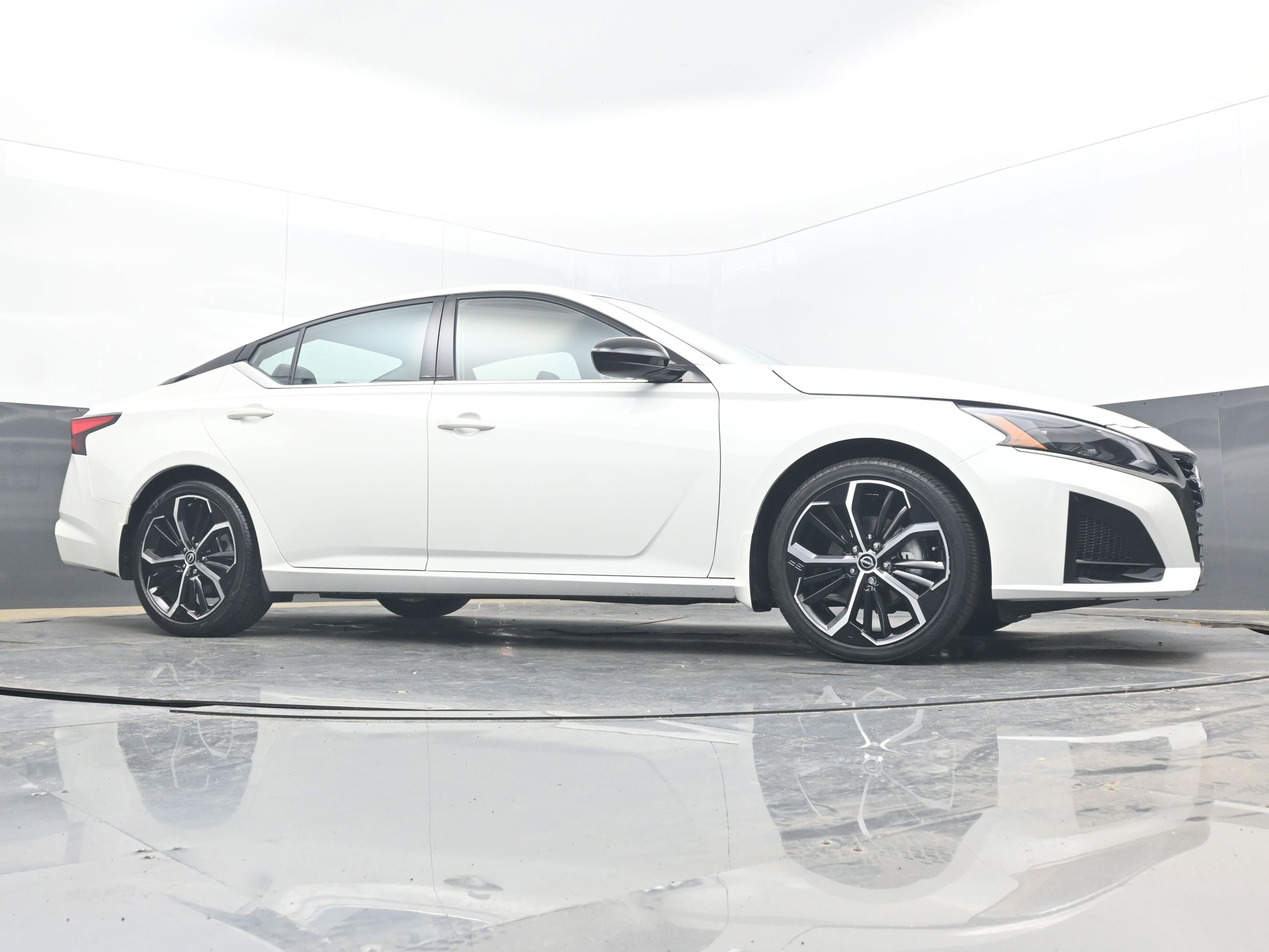 Certified 2024 Nissan Altima 2.5 SR image 21