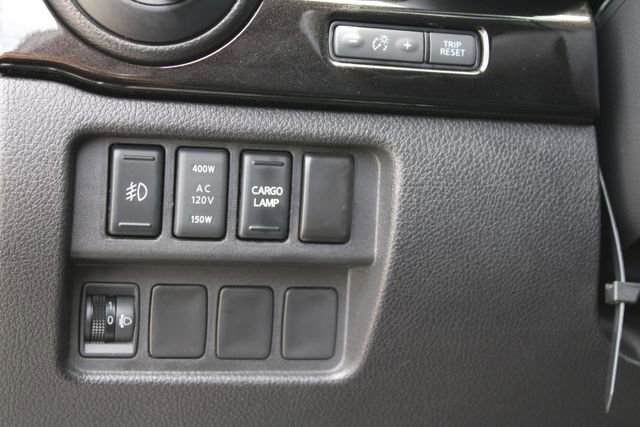 Used 2018 Nissan Titan SV w/ SV Convenience Package RWD image 19