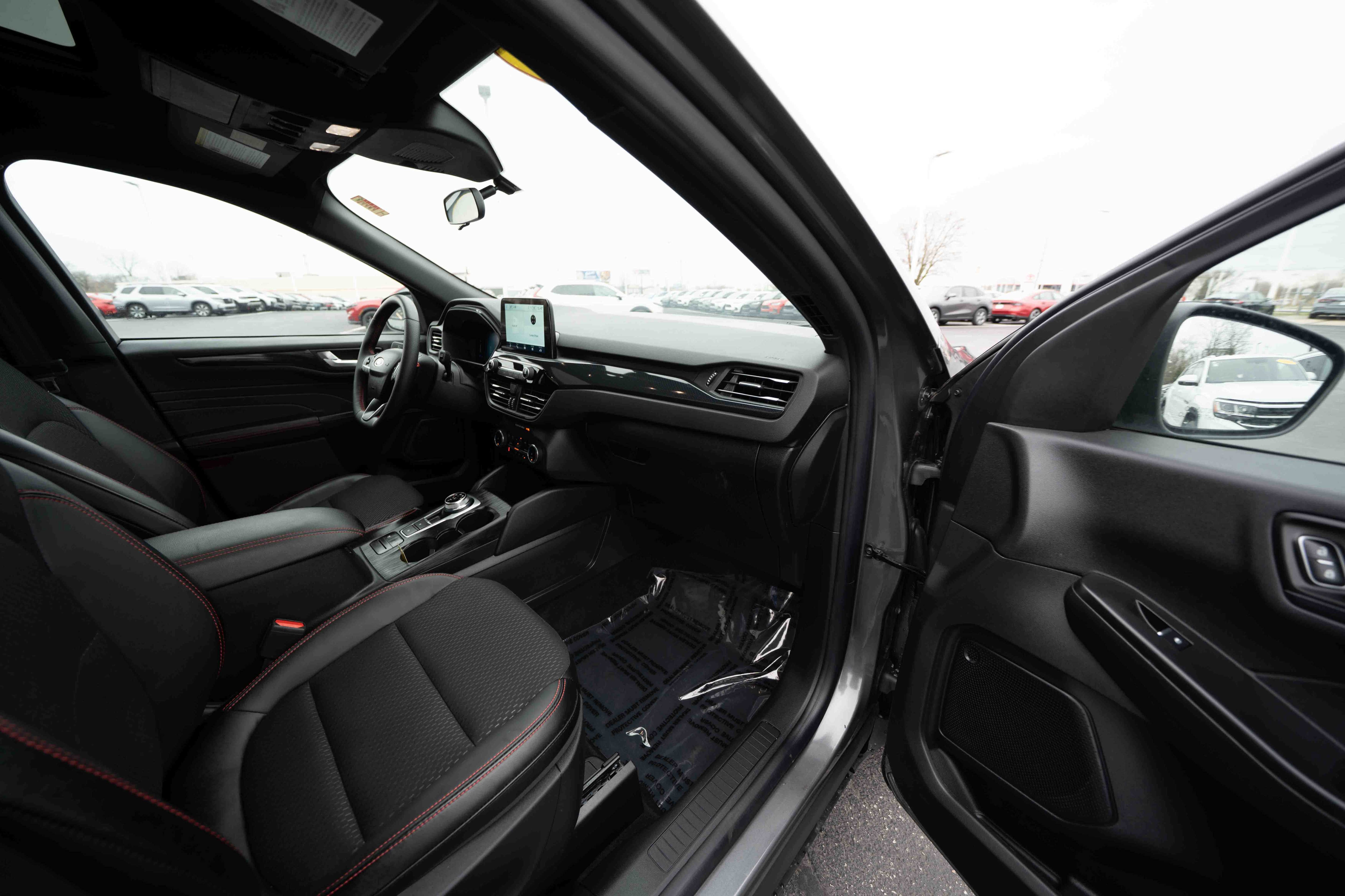 Used 2025 Ford Escape ST-Line w/ Cold Weather Package image 26