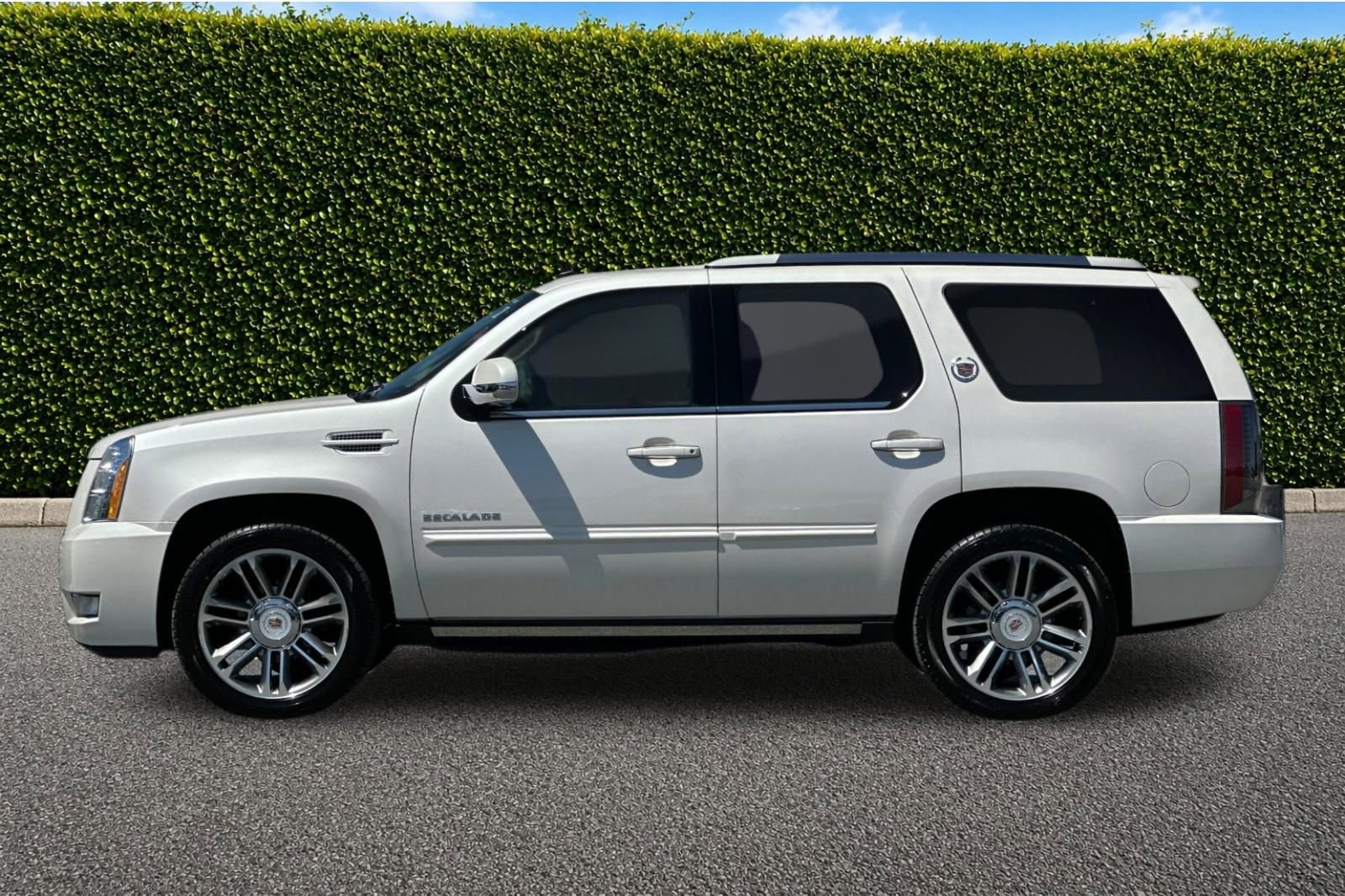 Used 2013 Cadillac Escalade Premium AWD/4WD image 7