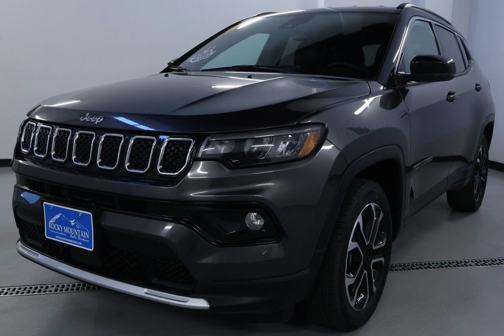 Used 2023 Jeep Compass Limited image 3