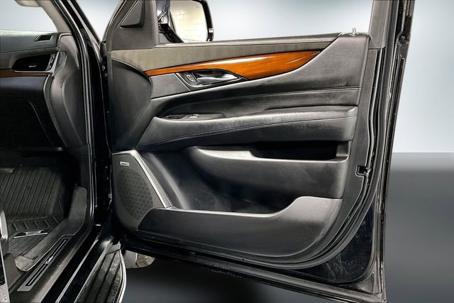 Used 2018 Cadillac Escalade Luxury image 28