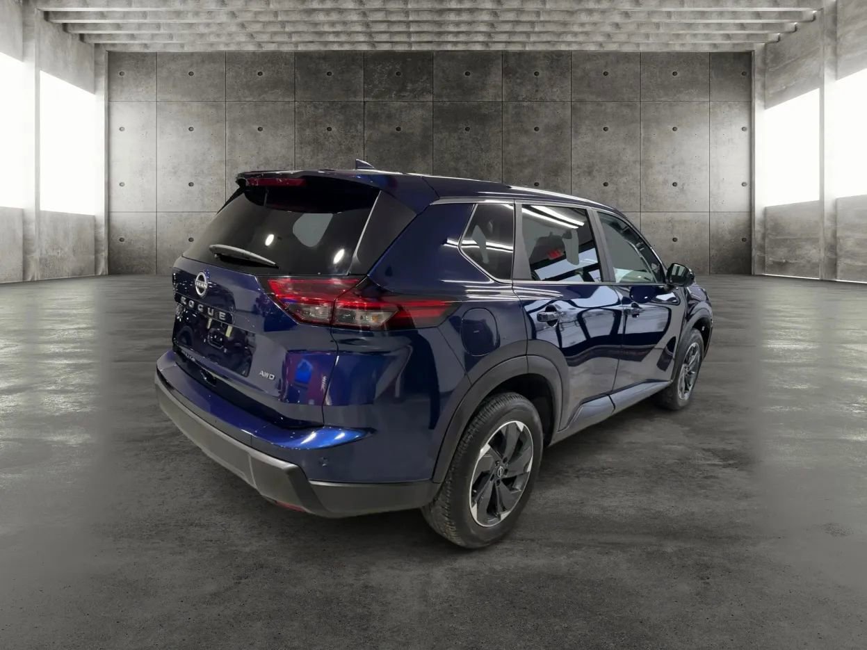 Used 2025 Nissan Rogue SV image 3