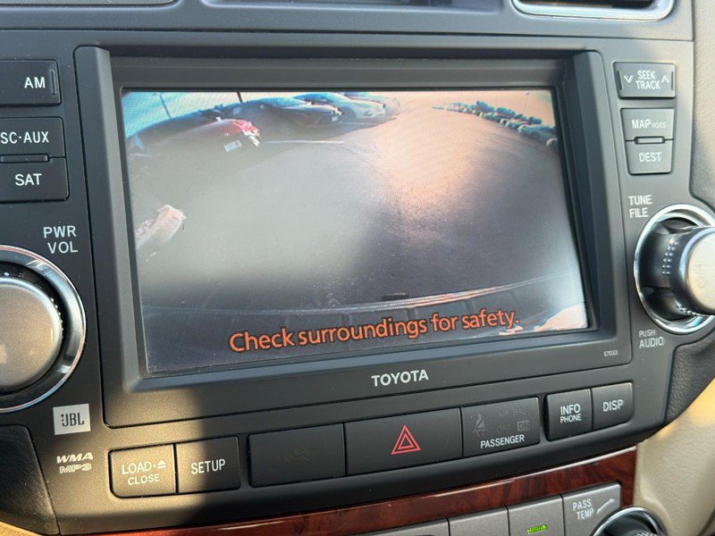 Used 2012 Toyota Highlander Limited w/ Tow Pkg AWD/4WD image 21