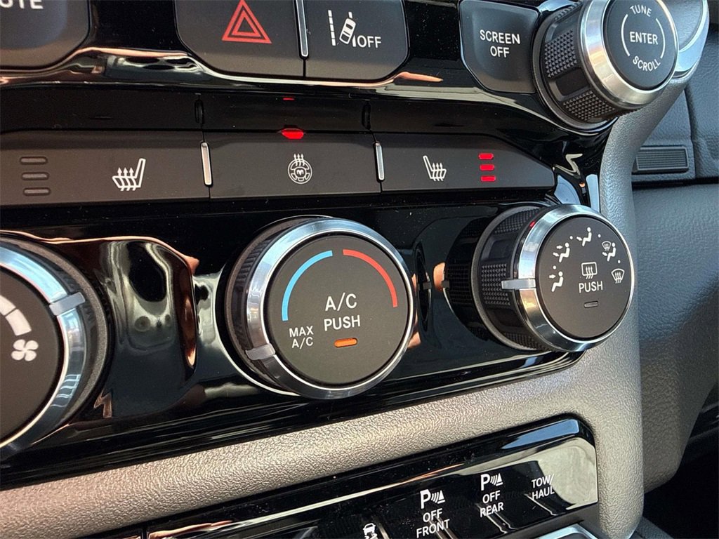 New 2026 RAM 1500 4x4 Crew Cab image 24