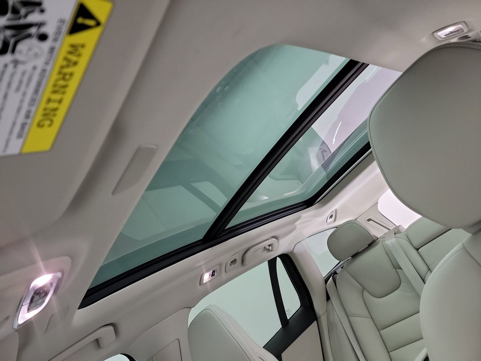 Used 2021 Volvo V60 T5 Cross Country image 24