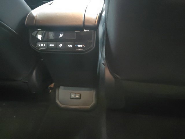 Used 2024 Toyota Highlander LE AWD/4WD image 13