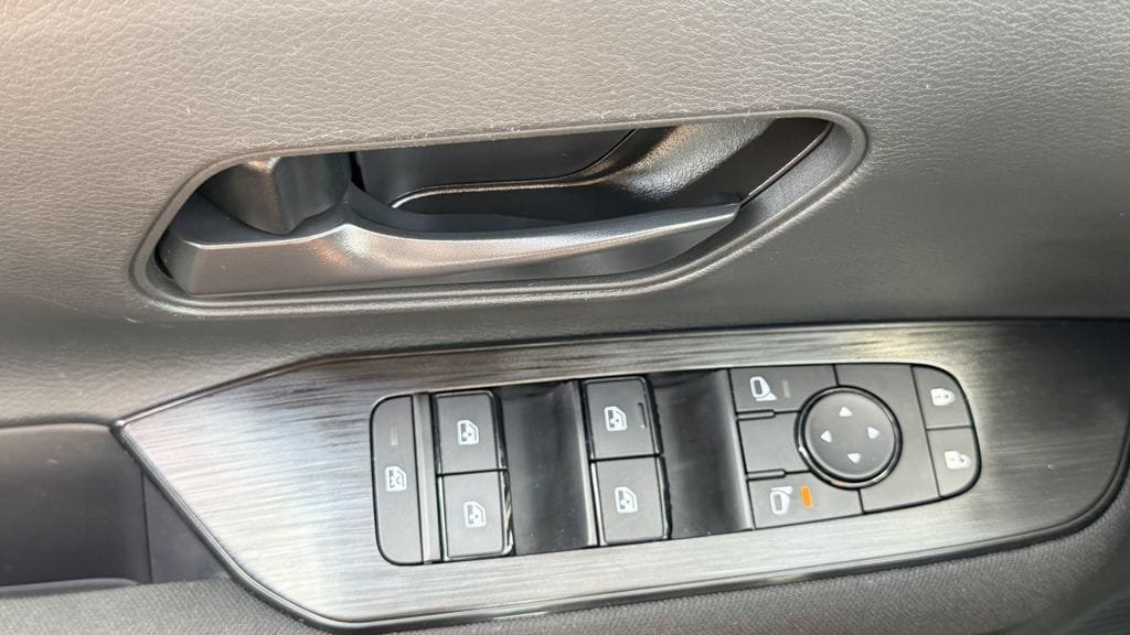 Used 2025 Nissan Kicks S FWD image 24