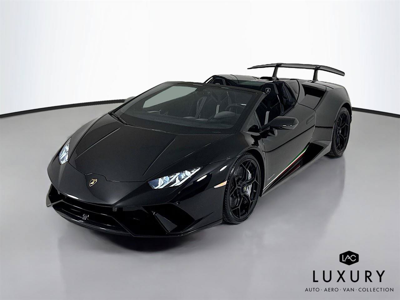 Used 2018 Lamborghini Huracan Performante AWD/4WD image 4